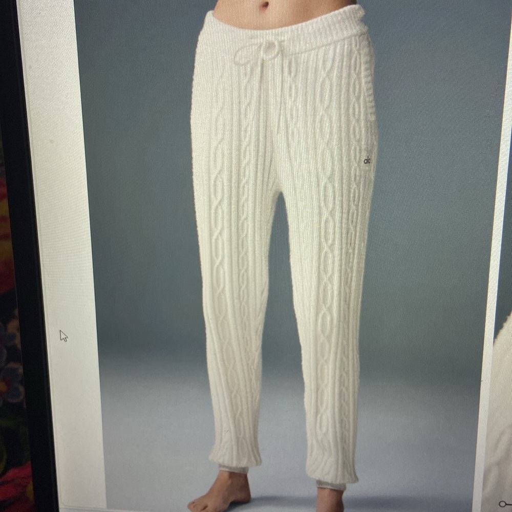 Alo yoga cable knit winter bliss pant joggers size XS ivory